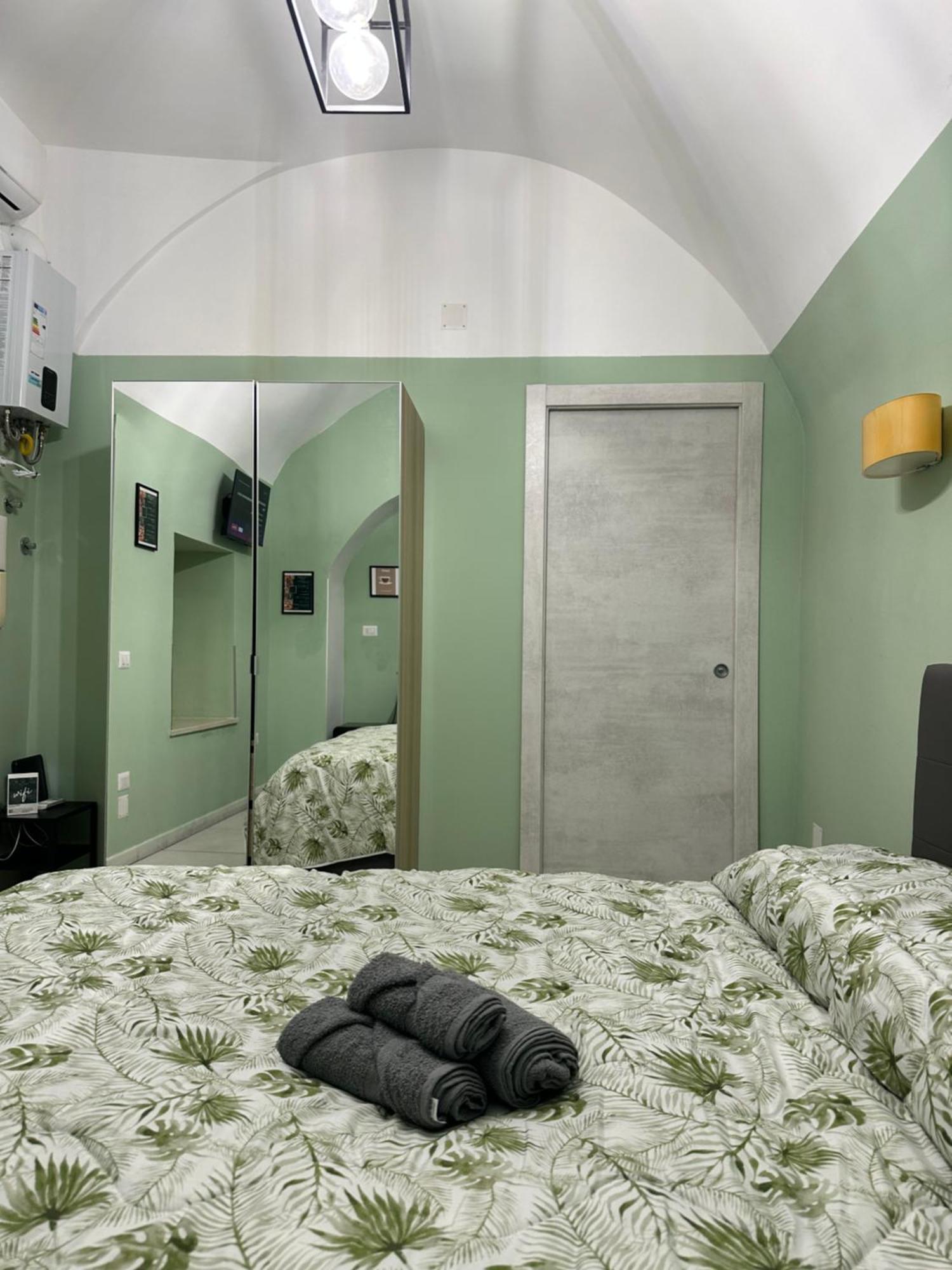 Casa Carmeli Bed and Breakfast Napoli Esterno foto